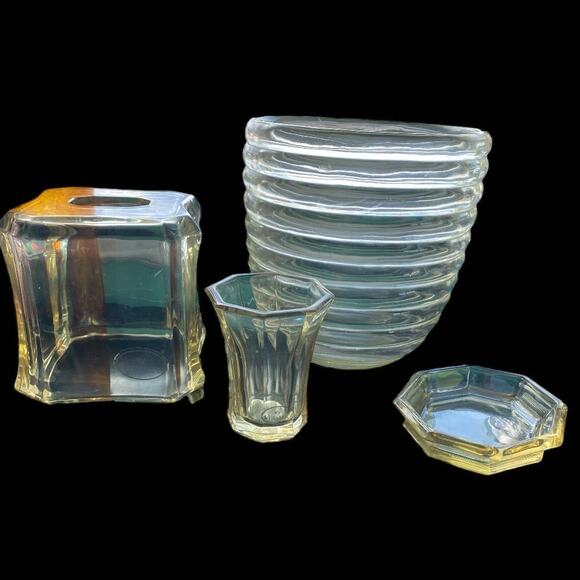 Excellent condition! Rare Vintage MCM Complete Veratex Clear Lucite Bathroom Set - Picture 2 of 15
